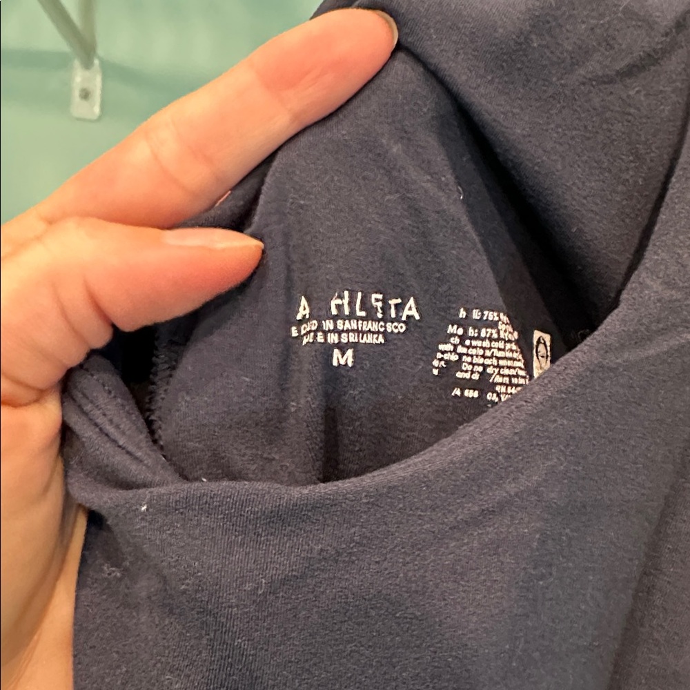 Athleta Navy Sleeveless Crop Top - Picture 4 of 4